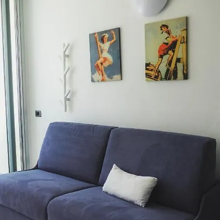 Appartamento Elegante Attico EDO e EMY piano 6 Centro Grado *